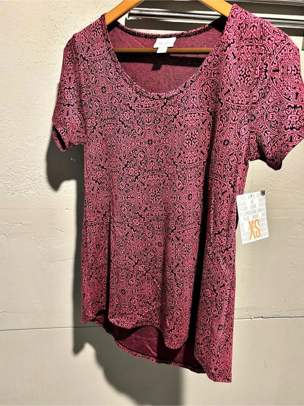 LuLaRoe Classic T Paisley Short Sleeve Top Pink & Black XS